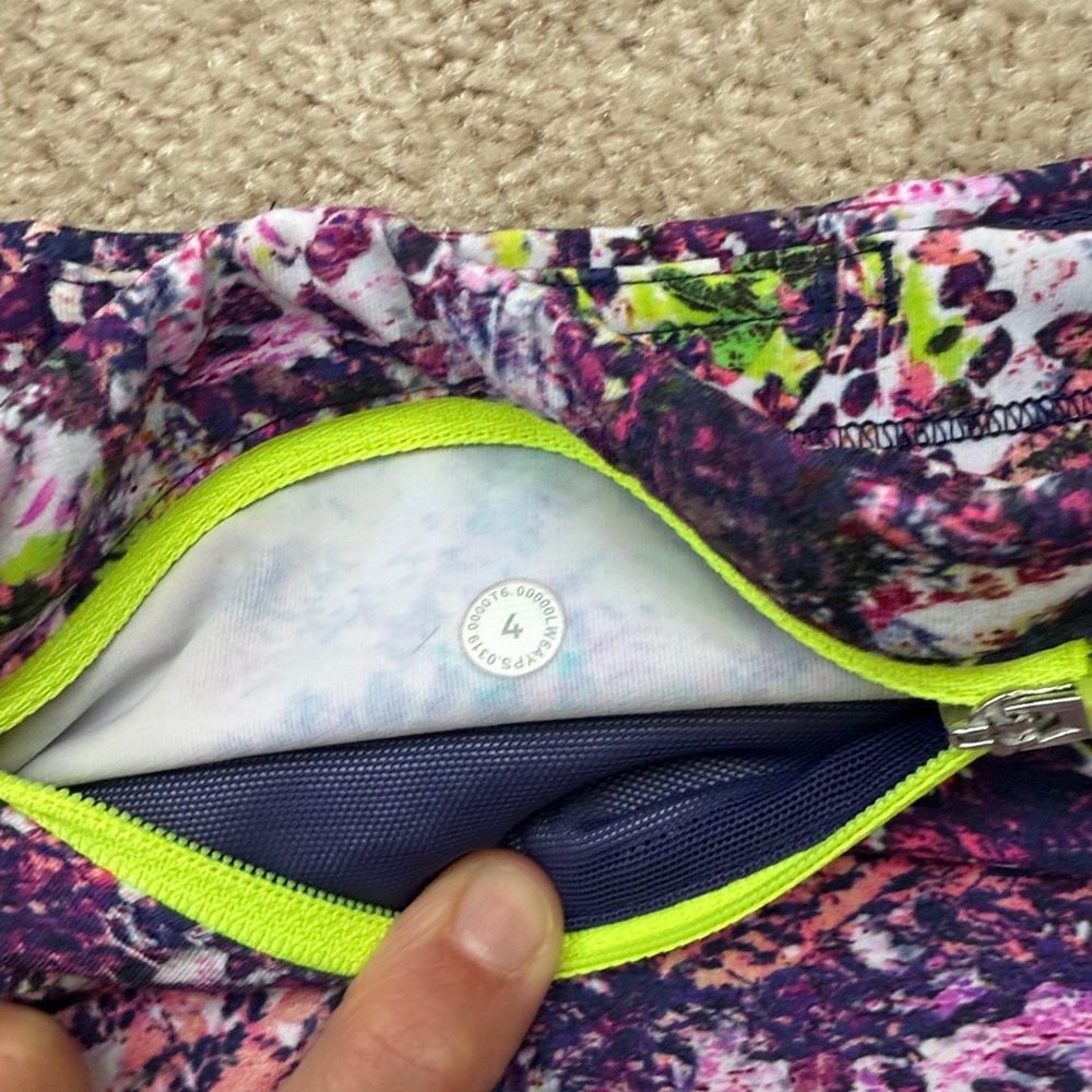 Lululemon Seawheeze Special edition Wunder Under, Size 4 - Picture 4 of 4